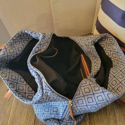 2 Tote Bags