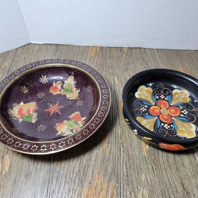2 Decorative Bowls