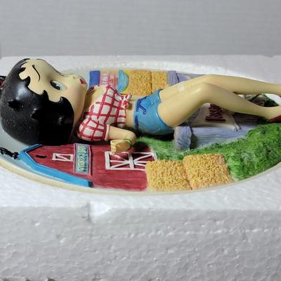 Betty Boop 3D Plate - Kissing Booth