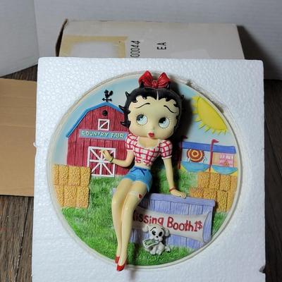 Betty Boop 3D Plate - Kissing Booth