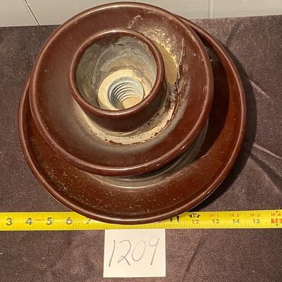 Huge Brown Insulator