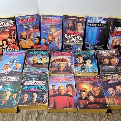 17 Star Trek Paper Back Books