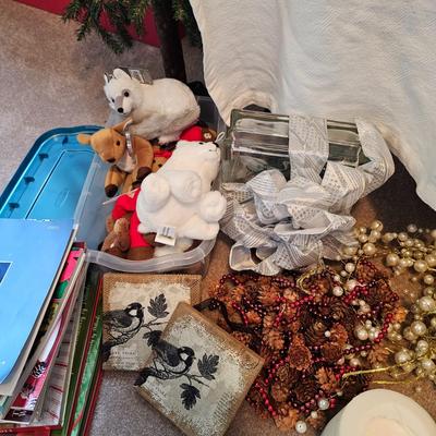 Christmas Decor, Trees, Wreaths + More (BR2-JS)