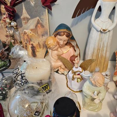 Christmas Decor, Trees, Wreaths + More (BR2-JS)