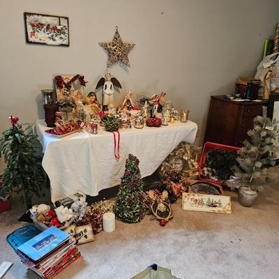 Christmas Decor, Trees, Wreaths + More (BR2-JS)