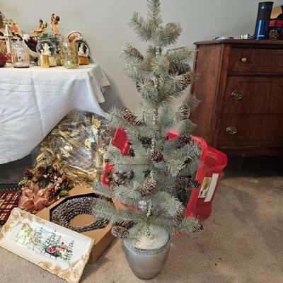 Christmas Decor, Trees, Wreaths + More (BR2-JS)