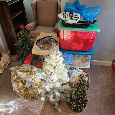 Christmas Decor, Trees, Wreaths + More (BR2-JS)