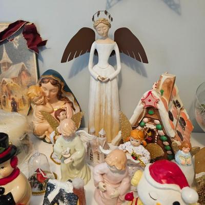 Christmas Decor, Trees, Wreaths + More (BR2-JS)