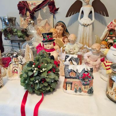 Christmas Decor, Trees, Wreaths + More (BR2-JS)