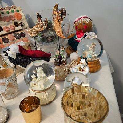 Christmas Decor, Trees, Wreaths + More (BR2-JS)