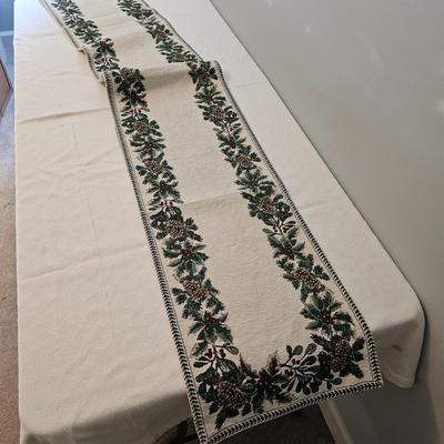 Holiday Linens, Tablecloths + More (BR2-JS)