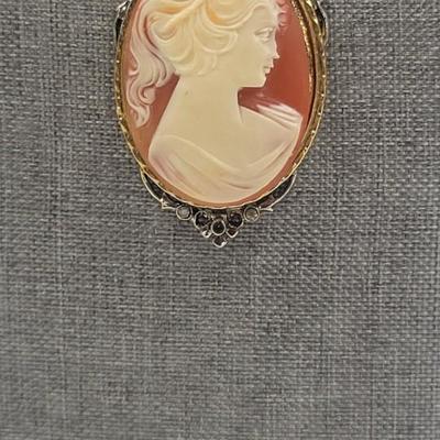 Vintage Cameo Pennant Necklace