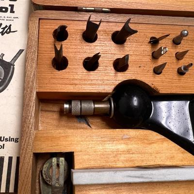 Vintage BURGESS Vibro-Tool DeLuxe Set Wood Case Engraving Runs