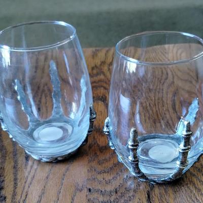 Stemless wine glass with skeleton base