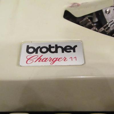 Vintage Brother Charger 11 Portable Typewriter in Case