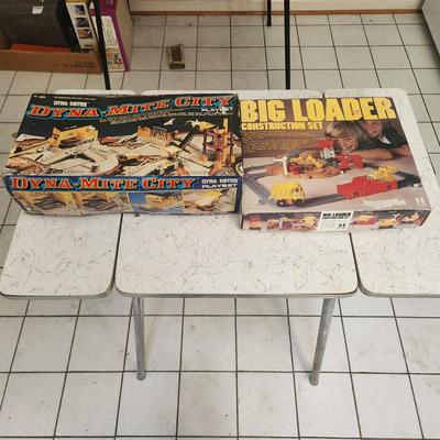 Dyna- Mite City Playset Tomy Big Loader Construction Set