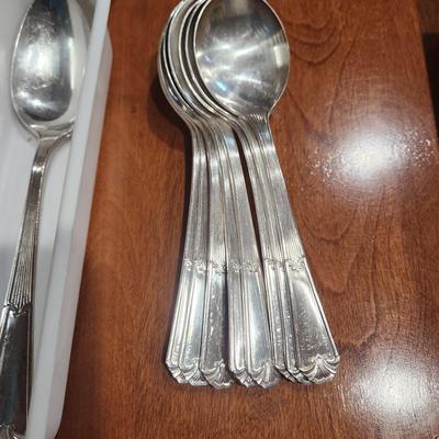 Wm. Rogers Original Rogers Extra Plate Stainless Flatware service for 8 plus 2 serving Spoons