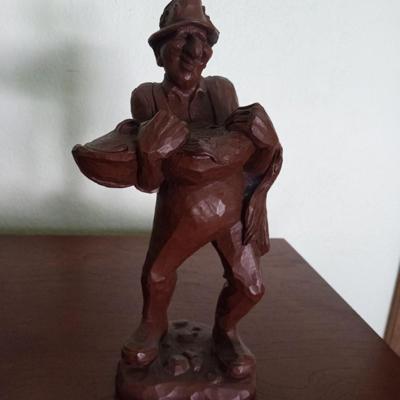 2 HANDCRAFTED WETHERBEE STATUES
