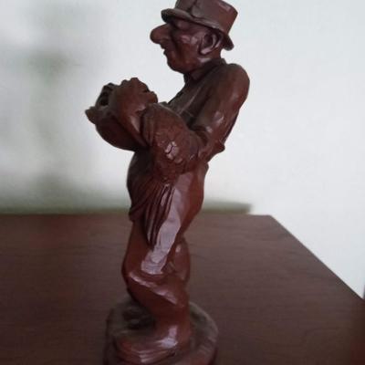 2 HANDCRAFTED WETHERBEE STATUES