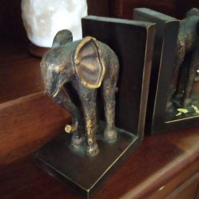 SALT LAMP AND A PAIR OF ELEPHANT BOOKENDS