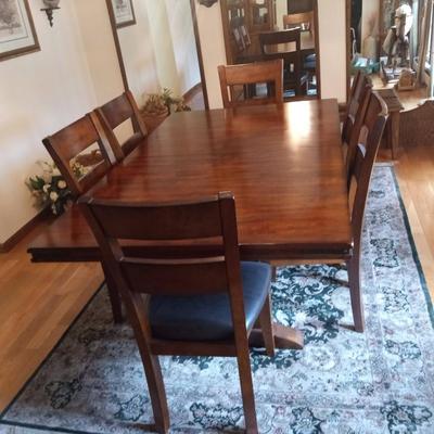 BEAUTIFUL DINING TABLE WITH 6 CHAIRS