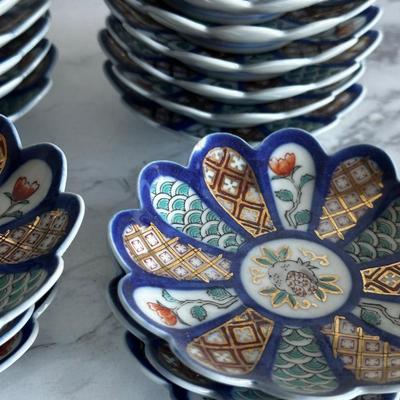 18 Japanese flower bowls