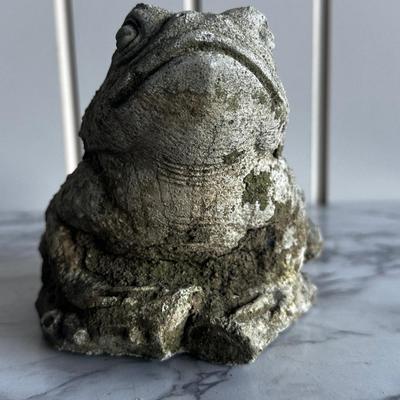 Cement toad vintage