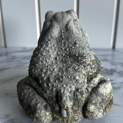 Cement toad vintage