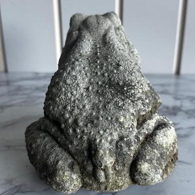 Cement toad vintage