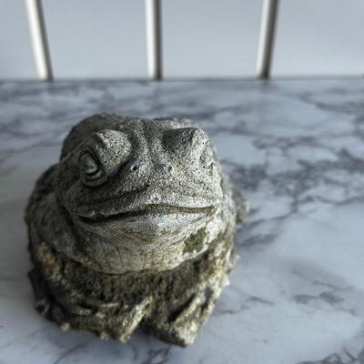 Cement toad vintage