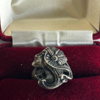 1950â€™s Art Nouveau style ring