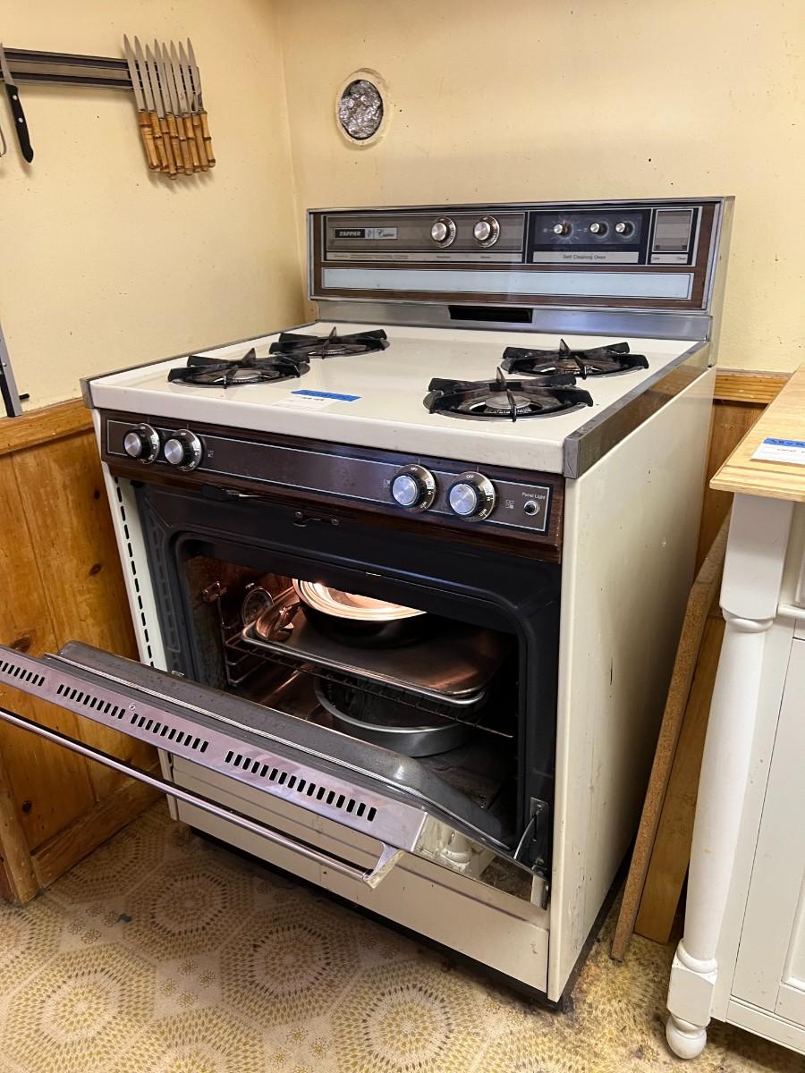 Tappan selfcleaning gas stove