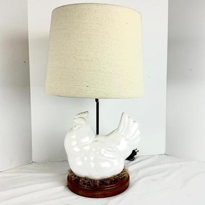 652 White Ceramic Rooster on Nest Decorators Lamp