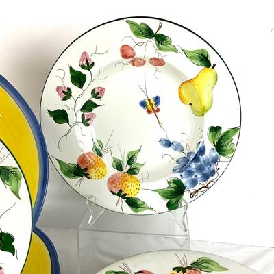 655 Set of 12 Pieces of Presentense Handpainted Italian Pottery