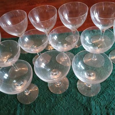 2 SIZES OF CRYSTAL STEMMED GLASSES