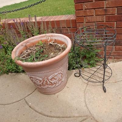 LARGE FLOWER POT AND A 2 TIER PLANT STAND