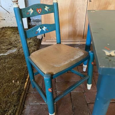 Vintage Kids table with two chairs