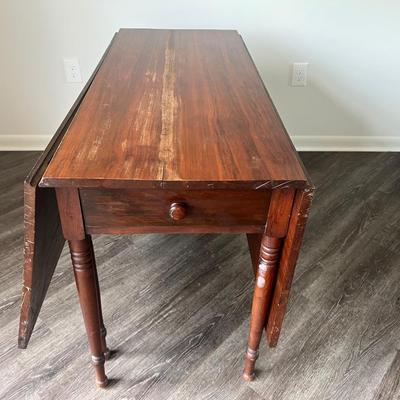 Antique Drop Leaf Table on Turned Legs *Read Details