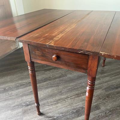 Antique Drop Leaf Table on Turned Legs *Read Details