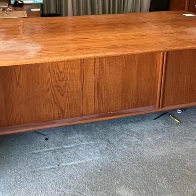 Oak wood desk with three drawers and keyboard tray