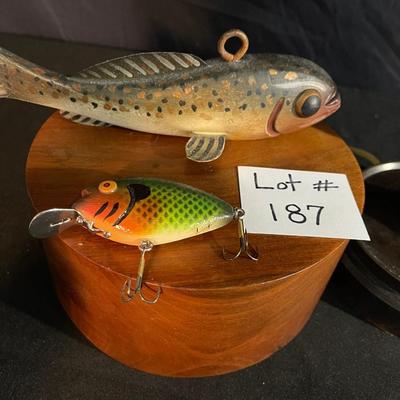Tabletop lamp and fish accessories
