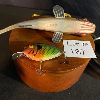 Tabletop lamp and fish accessories