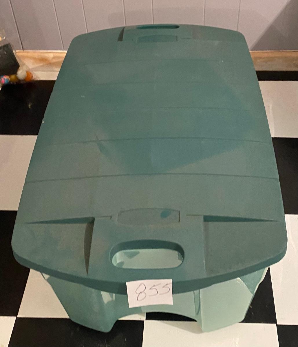 Large Rubbermaid Tote