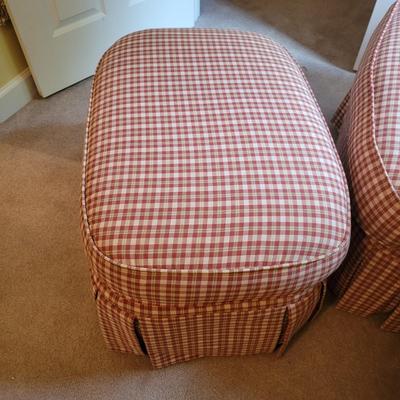 Benchcraft Upholstered Chair and Footstool (BR3-DW)