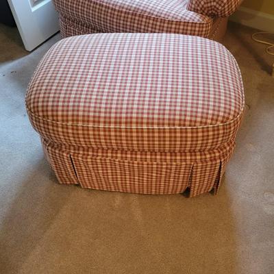 Benchcraft Upholstered Chair and Footstool (BR3-DW)