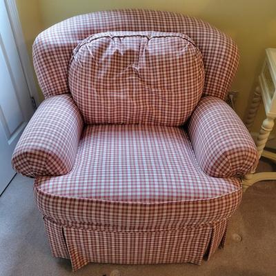 Benchcraft Upholstered Chair and Footstool (BR3-DW)