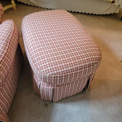 Benchcraft Upholstered Chair and Footstool (BR3-DW)