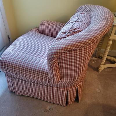 Benchcraft Upholstered Chair and Footstool (BR3-DW)