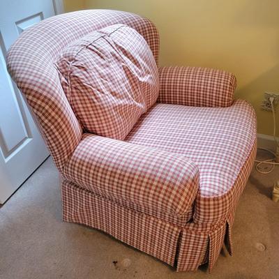 Benchcraft Upholstered Chair and Footstool (BR3-DW)