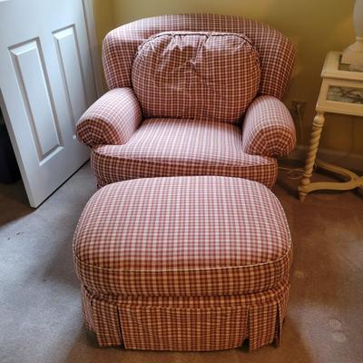 Benchcraft Upholstered Chair and Footstool (BR3-DW)
